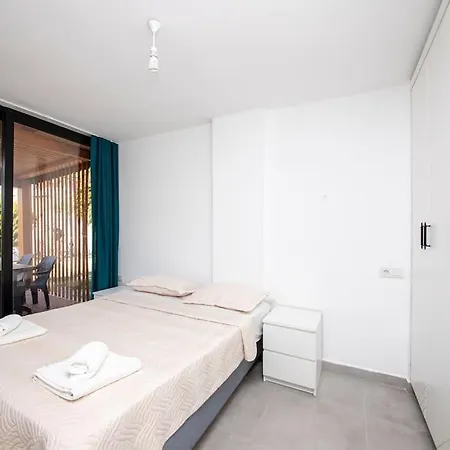 Vakantiehuis Lisa - Huzur Ve Sakinlik Sunan Ortak Havuzlu Ev Meselik